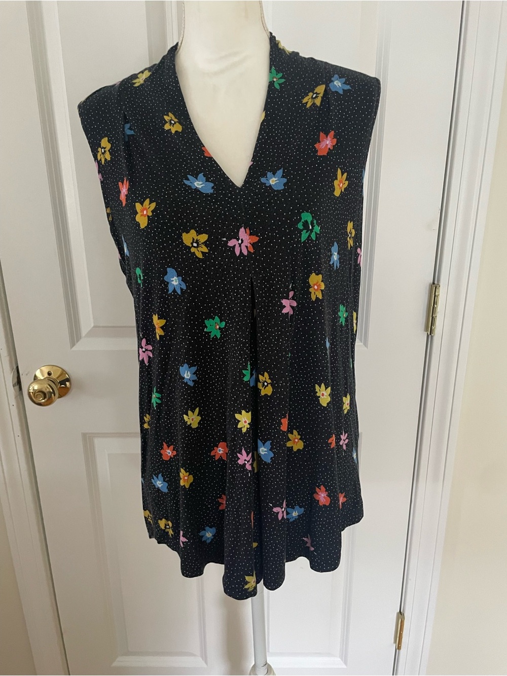 Cable & Gauge Black Sleeveless V-Neck Floral Dot Tunic